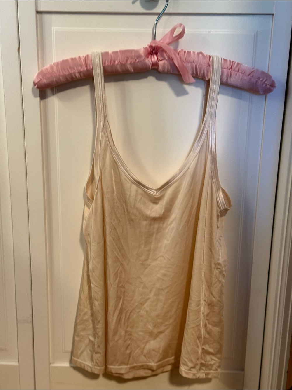 Vanity fair Silky Beige V-Neck Slip Tank size 36/42 US-S-L stretch   ✨🤍